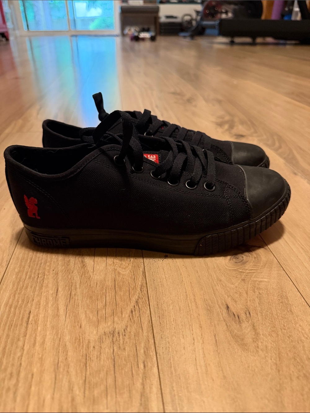 Men's Black Low-Top Canvas Sneakers with Rubber Toe - Picture 2 of 6